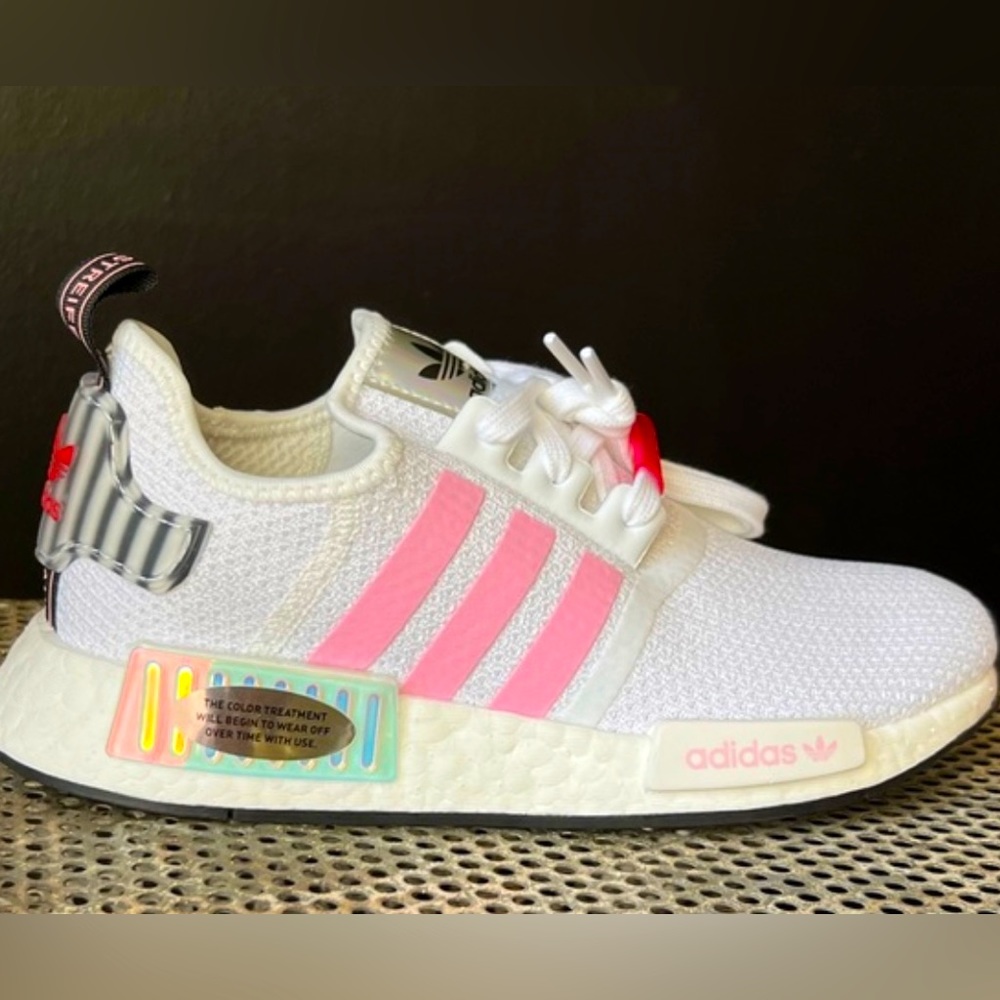 NEW! RARE! Adidas Originals NMD R1 sneakers Pink/White women’s size 9.5❤️